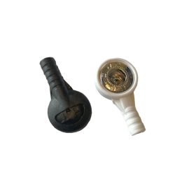 Adapter met naald-ingang en drukker-uitgang