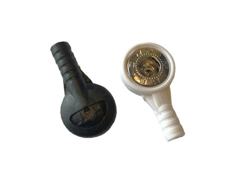 Adapter met naald-ingang en drukker-uitgang