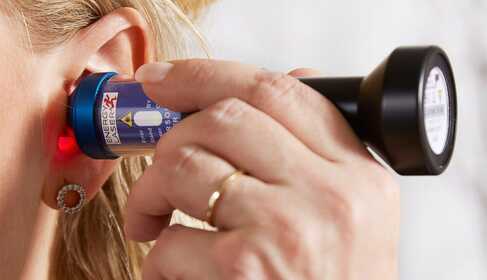 Tinnitus (oorsuizen) en softlasertherapie – Wat zegt het onderzoek?