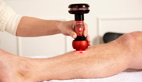 Onderbeenzweer behandelen met softlaser – Hoe ondersteun je herstel thuis?